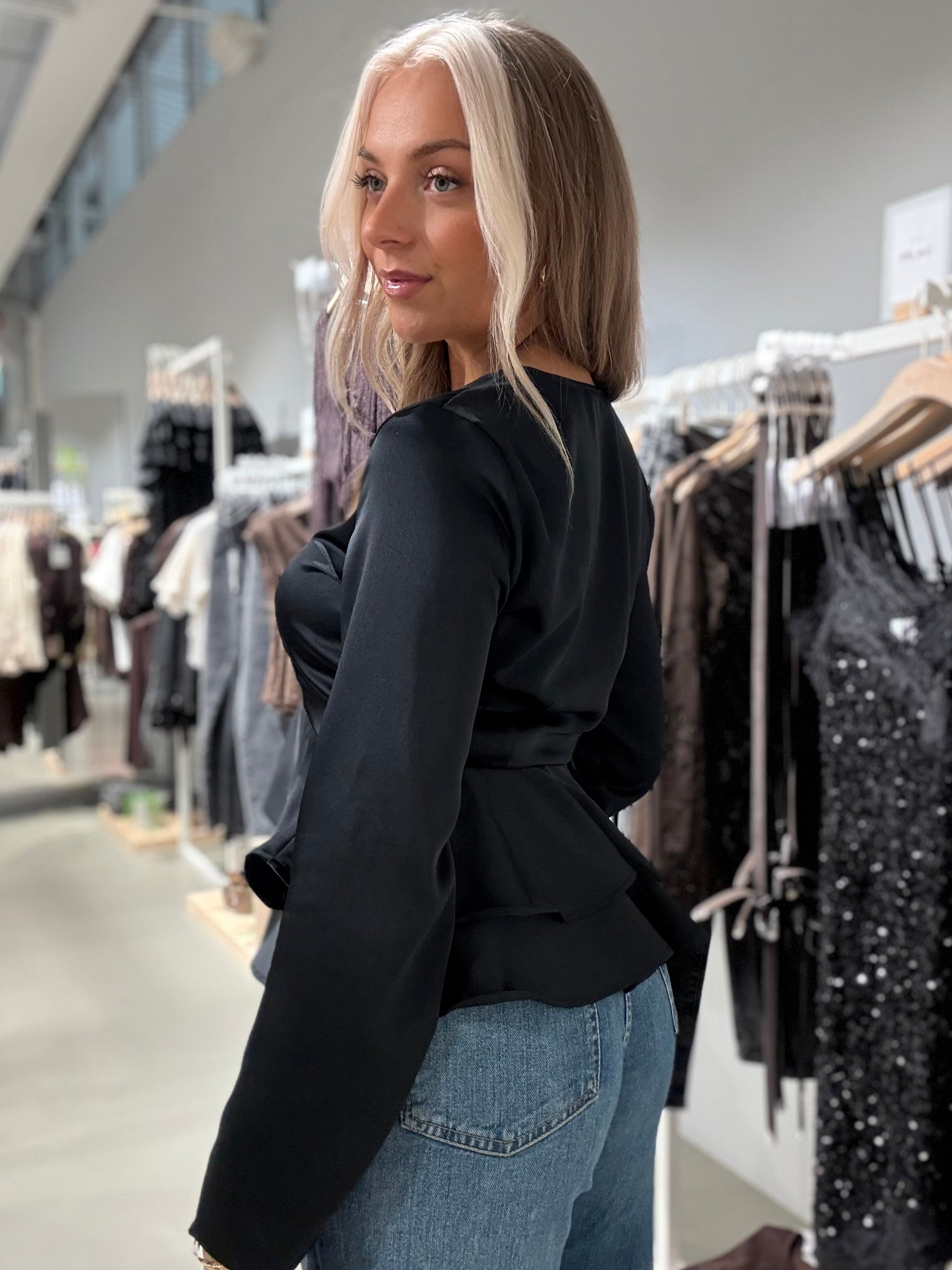 VIENID Top - Black Beauty